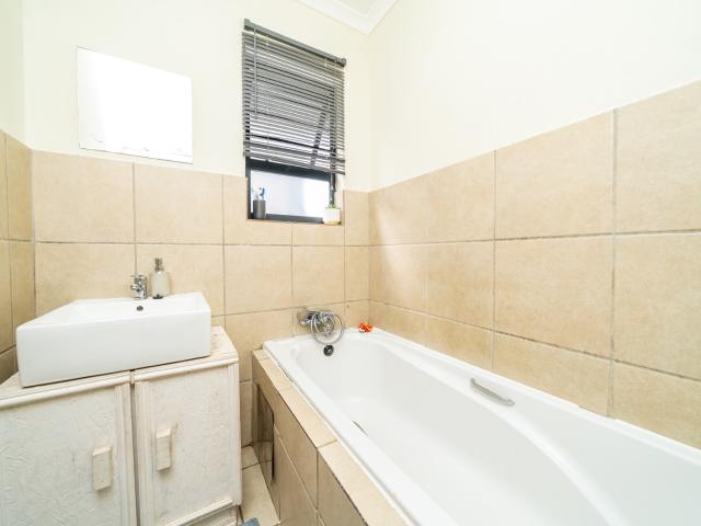 Townhouse for rent in Midrand, Gauteng