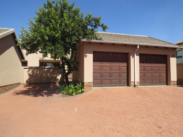 Townhouse for rent in Olievenhoutbos, Gauteng