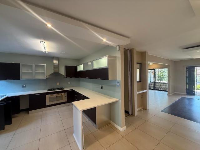 Townhouse for rent in Waterkloof, Gauteng