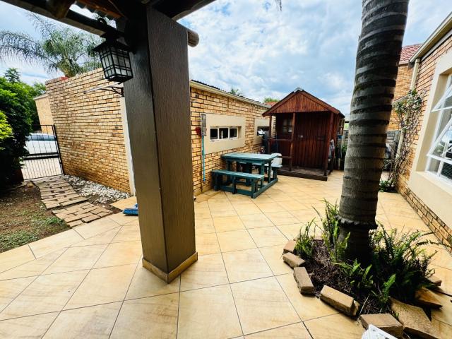 Townhouse for rent in Nooitgedacht, Gauteng