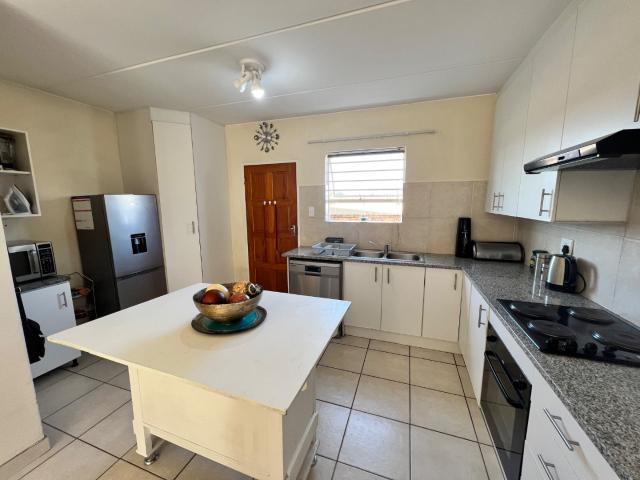 Townhouse for rent in Nooitgedacht, Gauteng