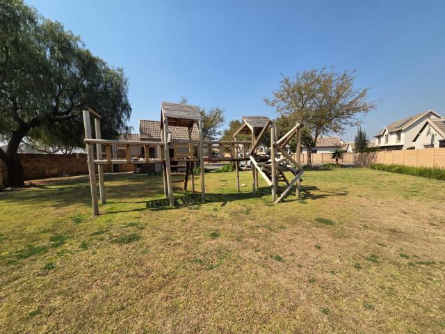 Townhouse for rent in Nellmapius, Gauteng