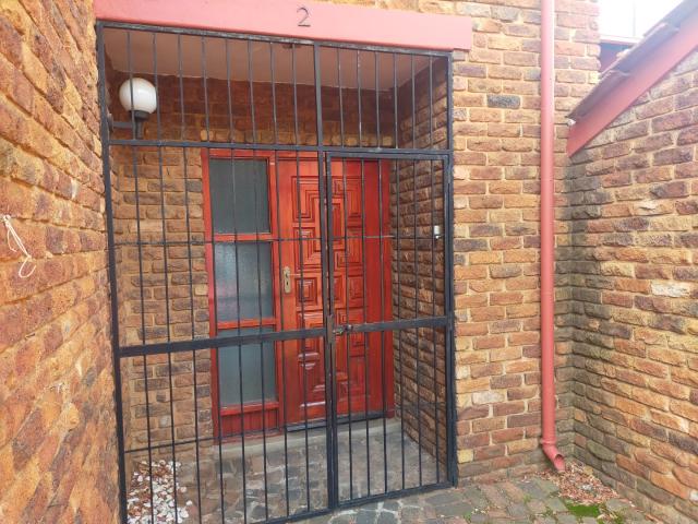 Townhouse for rent in Waterkloof, Gauteng