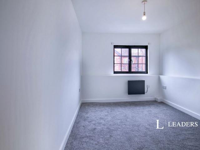 Townhouse for rent in Alton Barnes, Essex