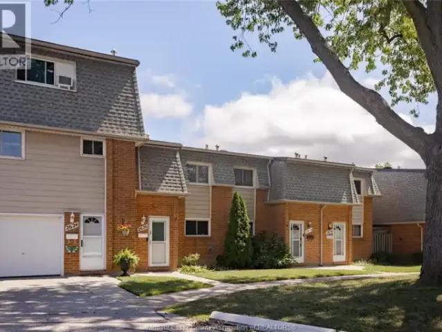 Townhouse for rent in Maidstone, Ontario