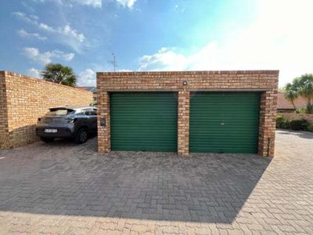 Townhouse for rent in Kempton Park, City of Ekurhuleni Metropolitan Municipality