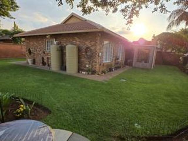 Townhouse for sale in Waterkloof, Gauteng