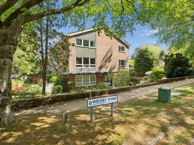 Flat for sale in Batchworth