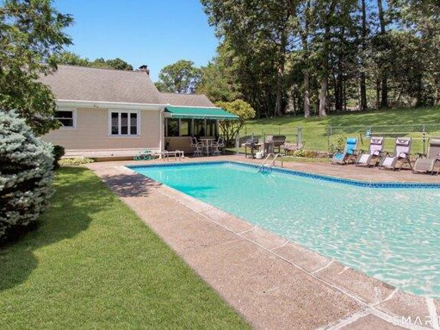 House for sale in Nichols, Trumbull