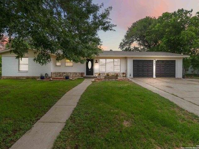 House for sale in Universal City, Texas