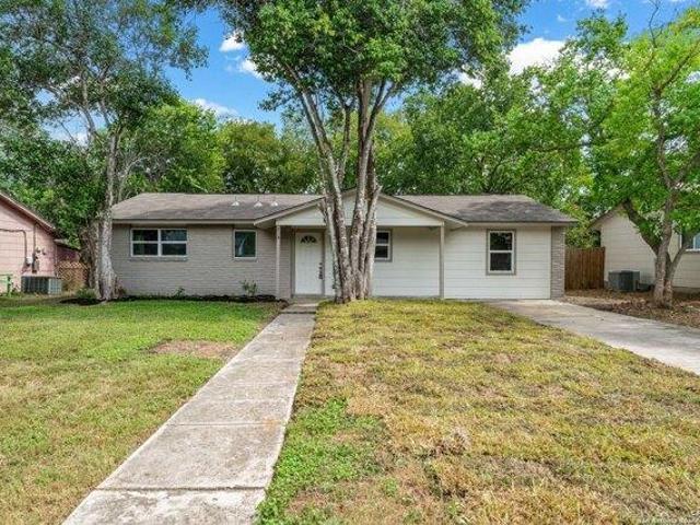 House for sale in Universal City, Texas
