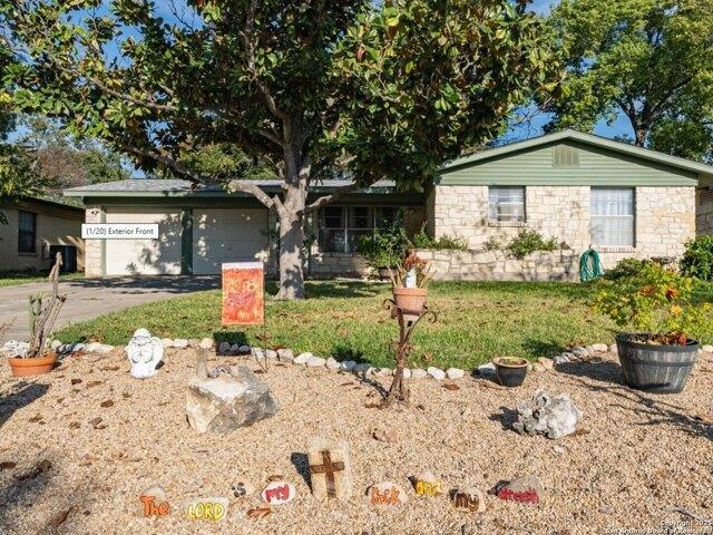House for sale in Universal City, Texas
