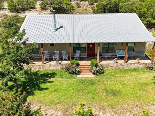 House for sale in Utopia, Texas