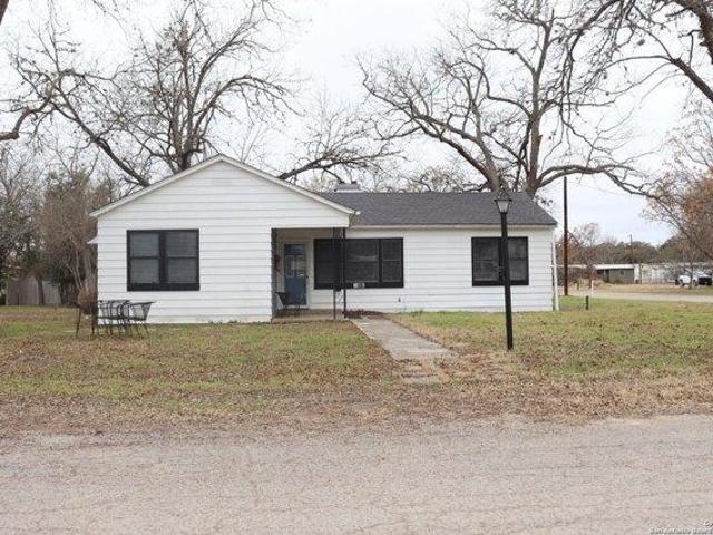House for sale in Utopia, Texas