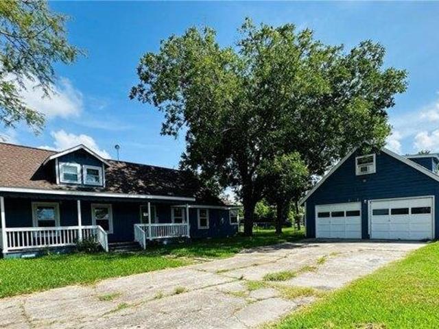 House for sale in Vanderbilt