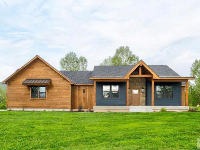 House for sale in Victor