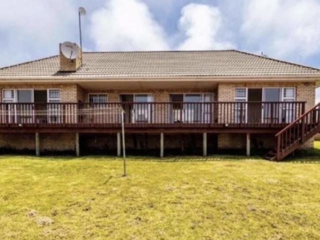 Property for sale in Cove Rock Country Estate, East London