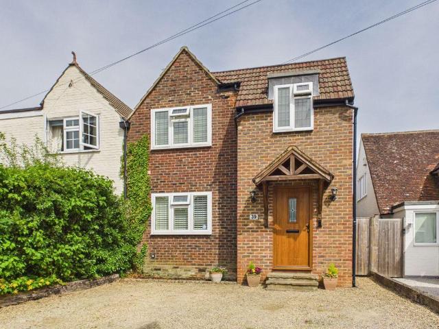 House for sale in Walton On The Hill, Red Hill