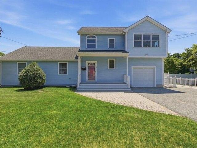 House for sale in Wakefield, Massachusetts