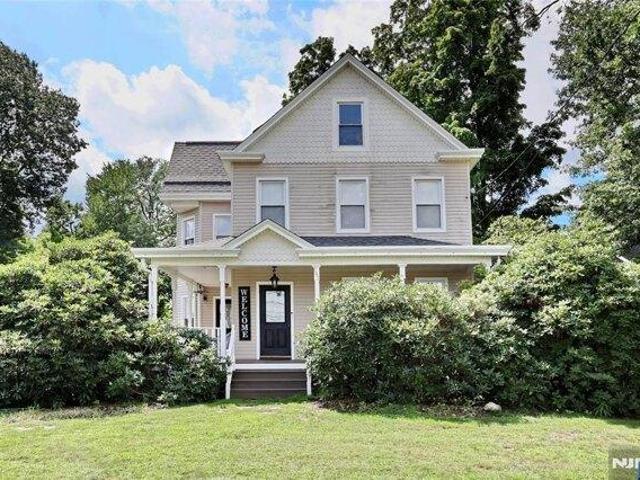 House for sale in Waldwick, New Jersey