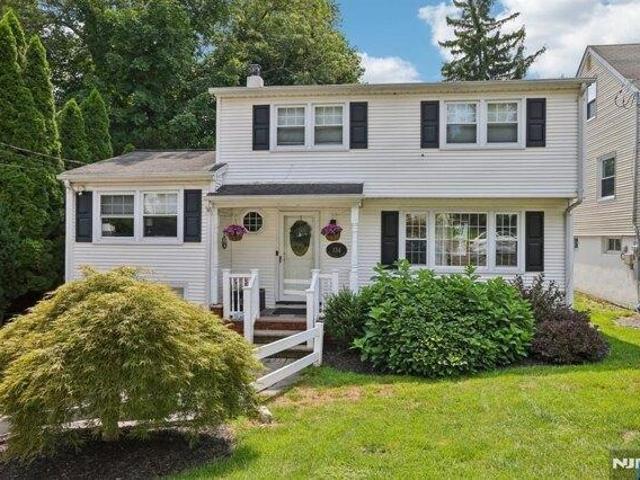House for sale in Waldwick, New Jersey