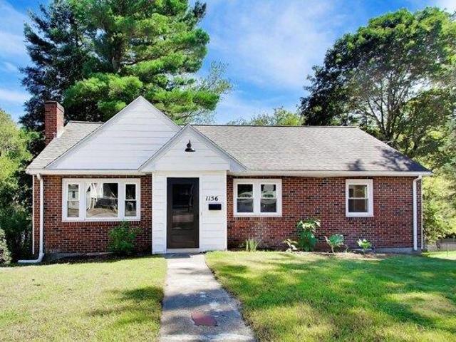 House for sale in Walpole Heights, Walpole
