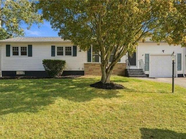 House for sale in Warwick, Kent County