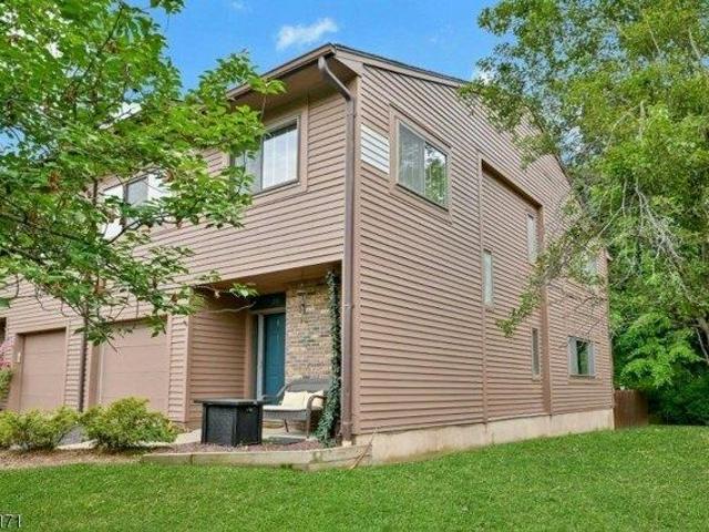 House for sale in Washington Commons, Township of Washington