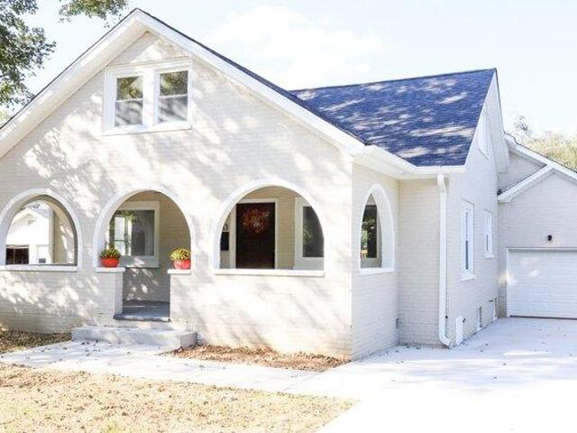 House for sale in Waverly