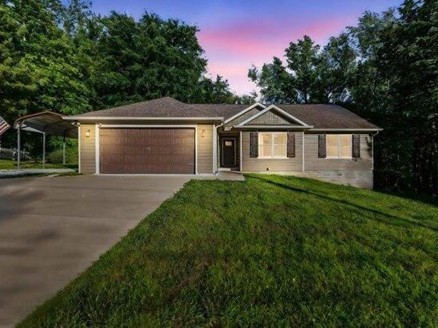House for sale in Waverly