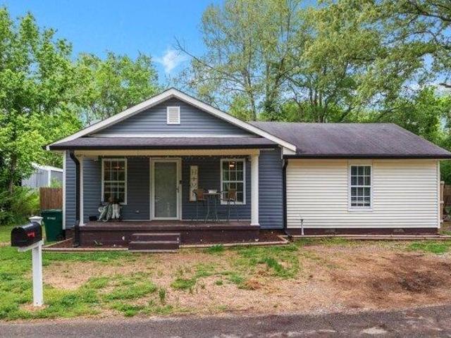 House for sale in Waverly