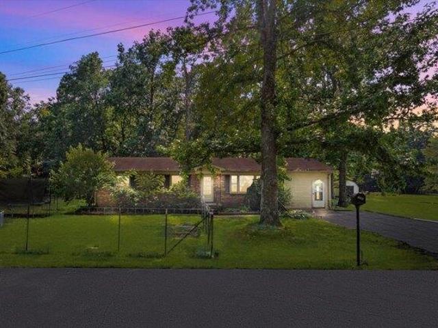 House for sale in Waverly