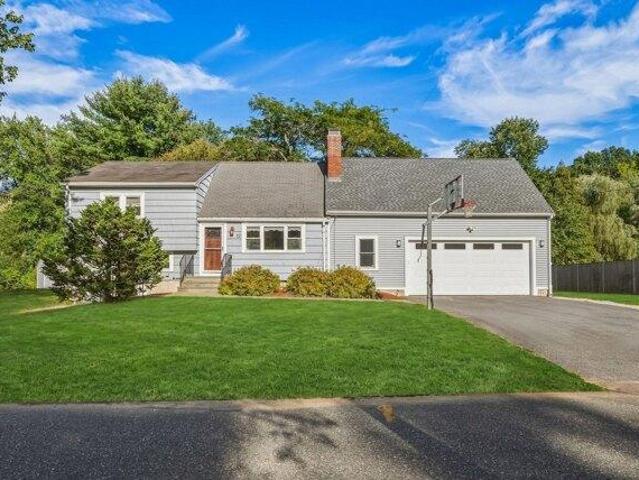 House for sale in Daymon Farms, Wayland