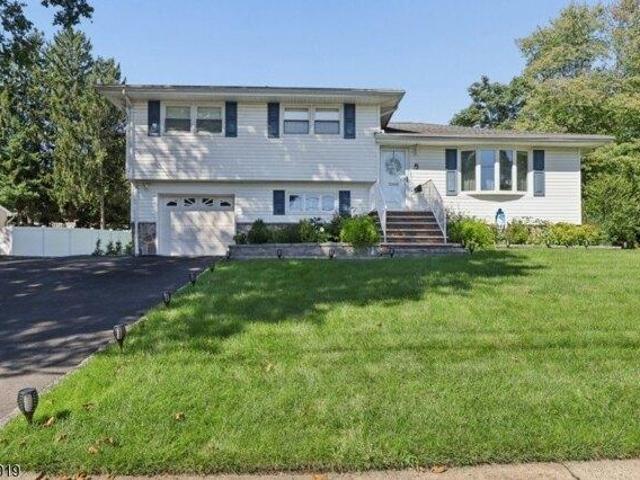 House for sale in Preakness, Wayne