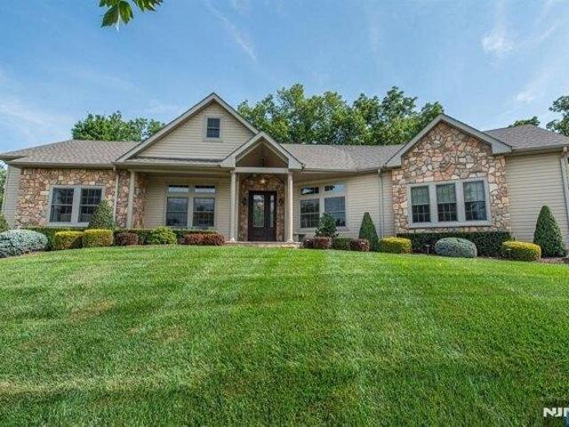 House for sale in Old Wayne, Wayne