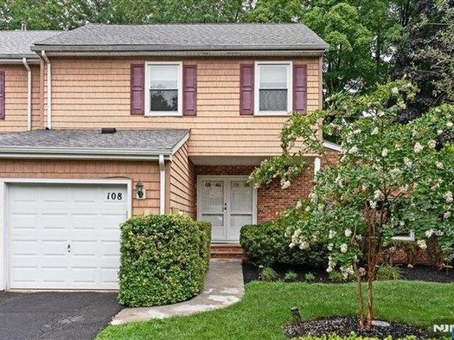 House for sale in Pines Lake, Wayne