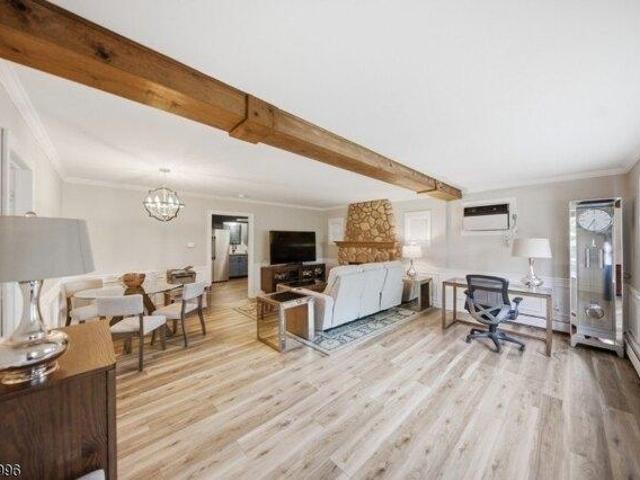 House for sale in Packanack Lake, Wayne