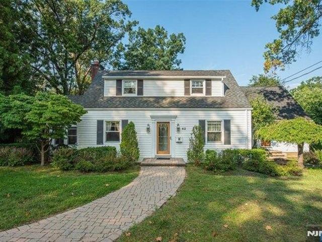 House for sale in Packanack Lake, Wayne