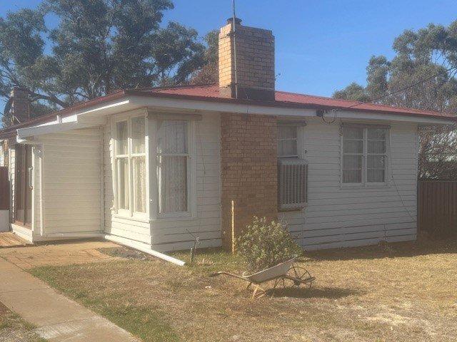 Cottage for sale in Charlton, Victoria