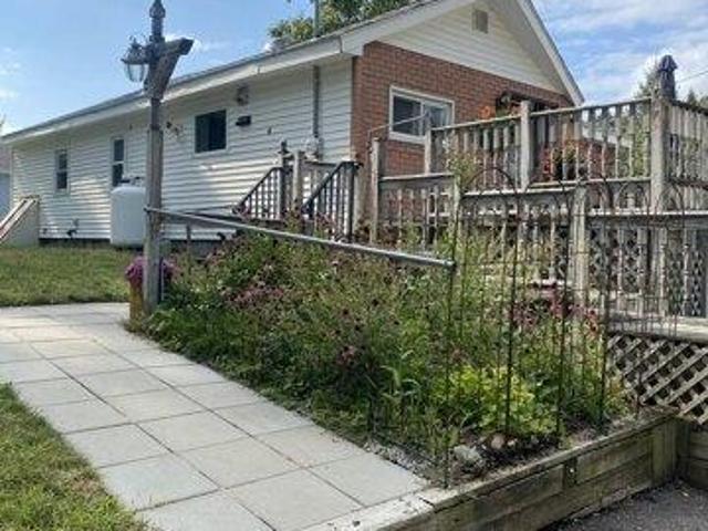 House for sale in Colonial Park, Webster
