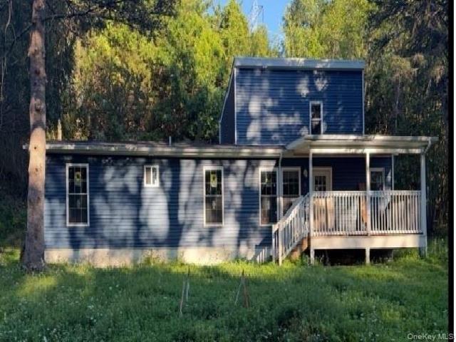 House for sale in Hannacroix, New York