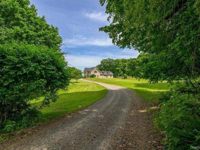 House for sale in Hannacroix, New York