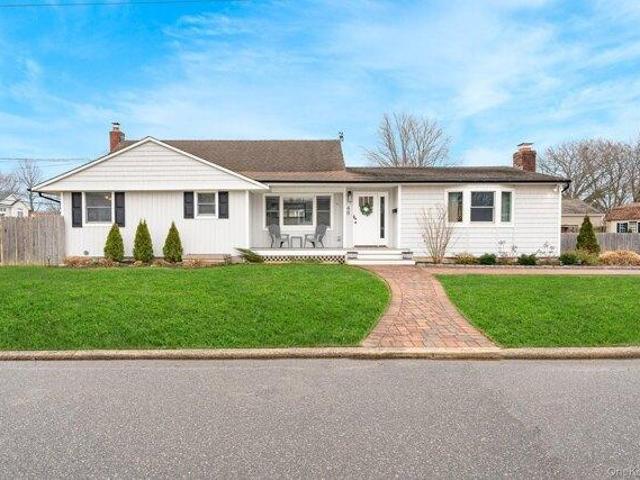 House for sale in Bohemia, New York
