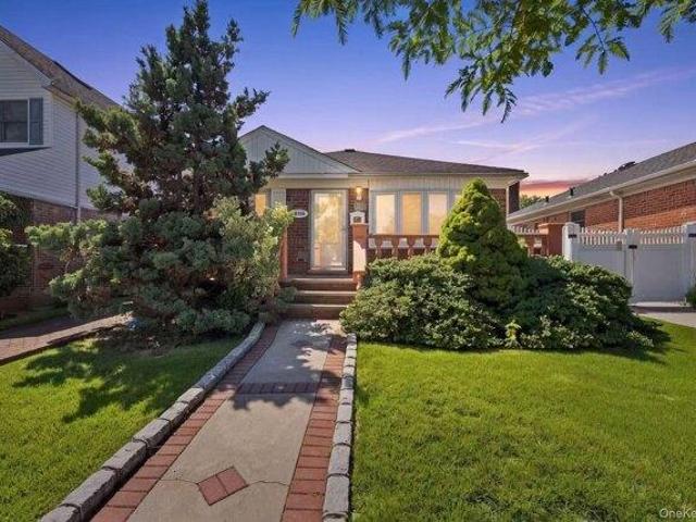 House for sale in Queens, Arverne