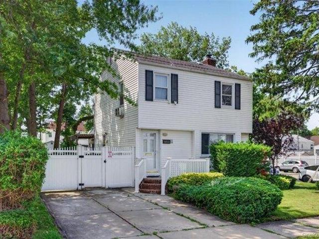 House for sale in Queens, Arverne