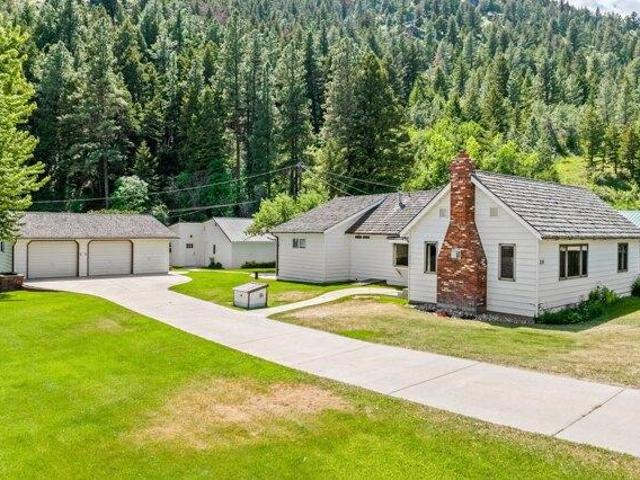 House for sale in Wolf Creek, Montana