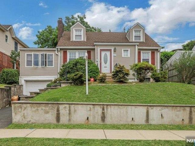 House for sale in Wood Ridge, New Jersey