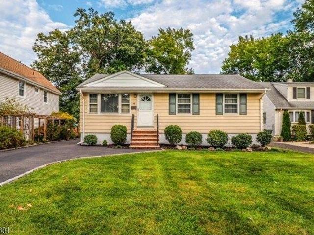 House for sale in Colonia, Woodbridge Township