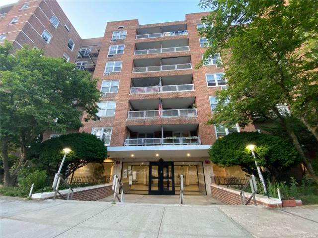 Apartment for sale in Queens, Arverne