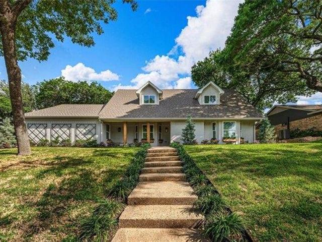House for sale in Woodway, Texas